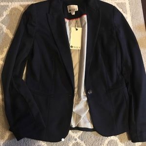 Navy blue women’s blazer!